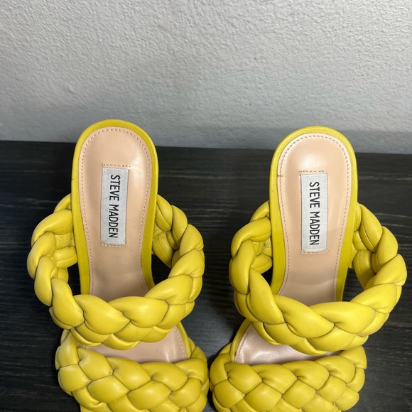 Steve Madden heels. Fun pop of color for the summer. - Picture 3 of 4